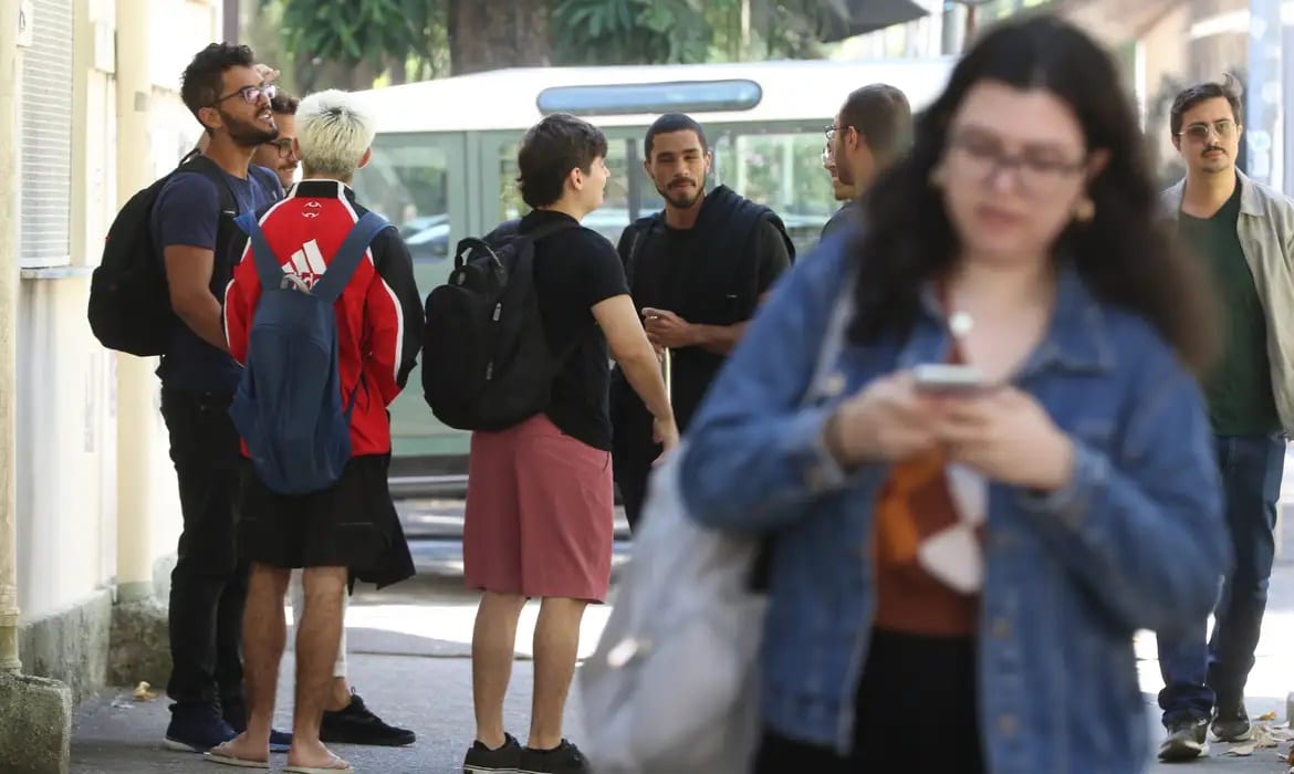 Goiás tem queda de 17% no eleitorado até 18 anos e alta entre idosos