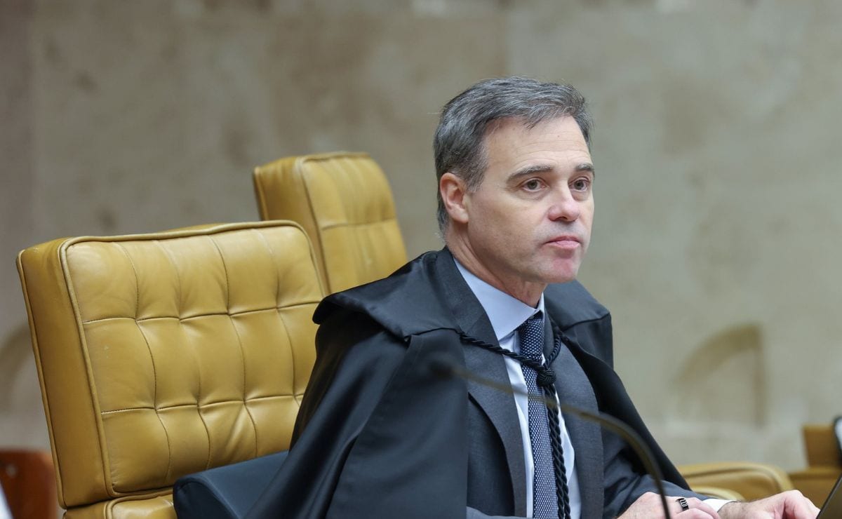Mendonça mantém decisão que permite a Lula e Flávio abrir sigilos por conta própria