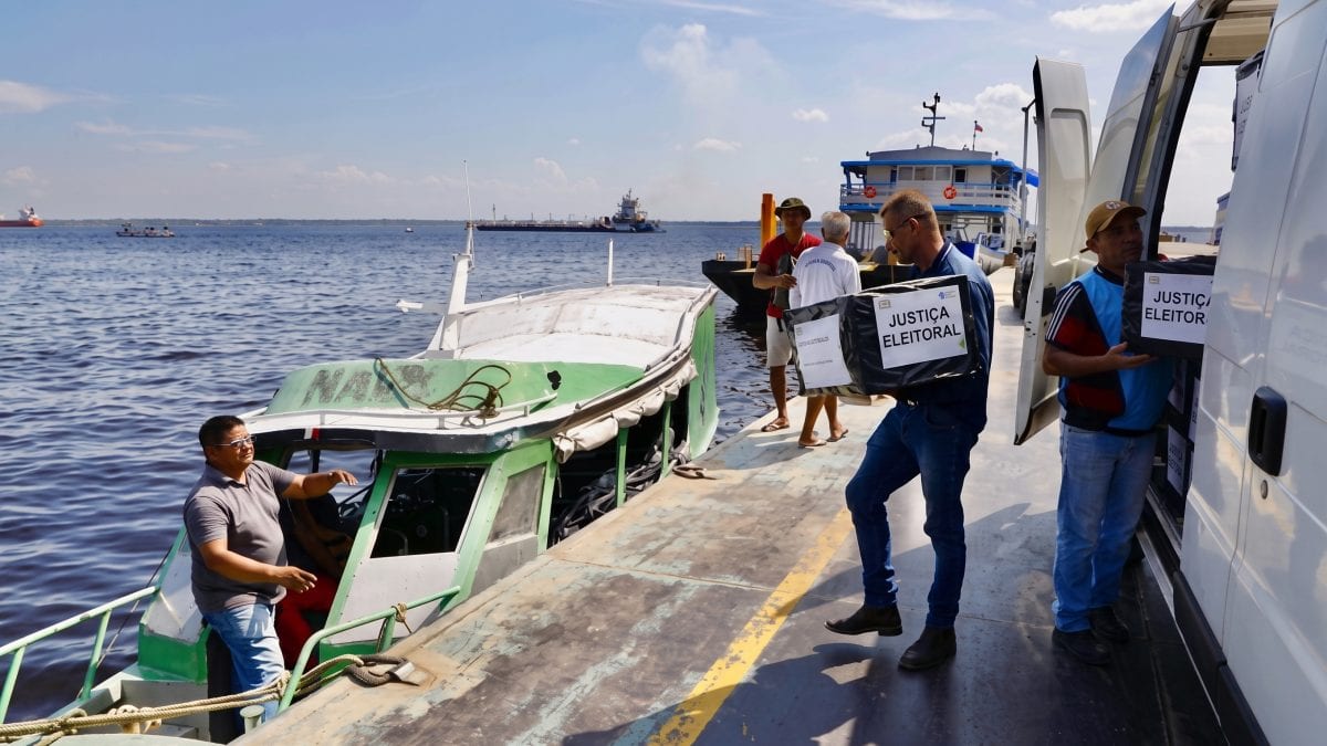 TRE-AM antecipa envio de urnas por risco de seca