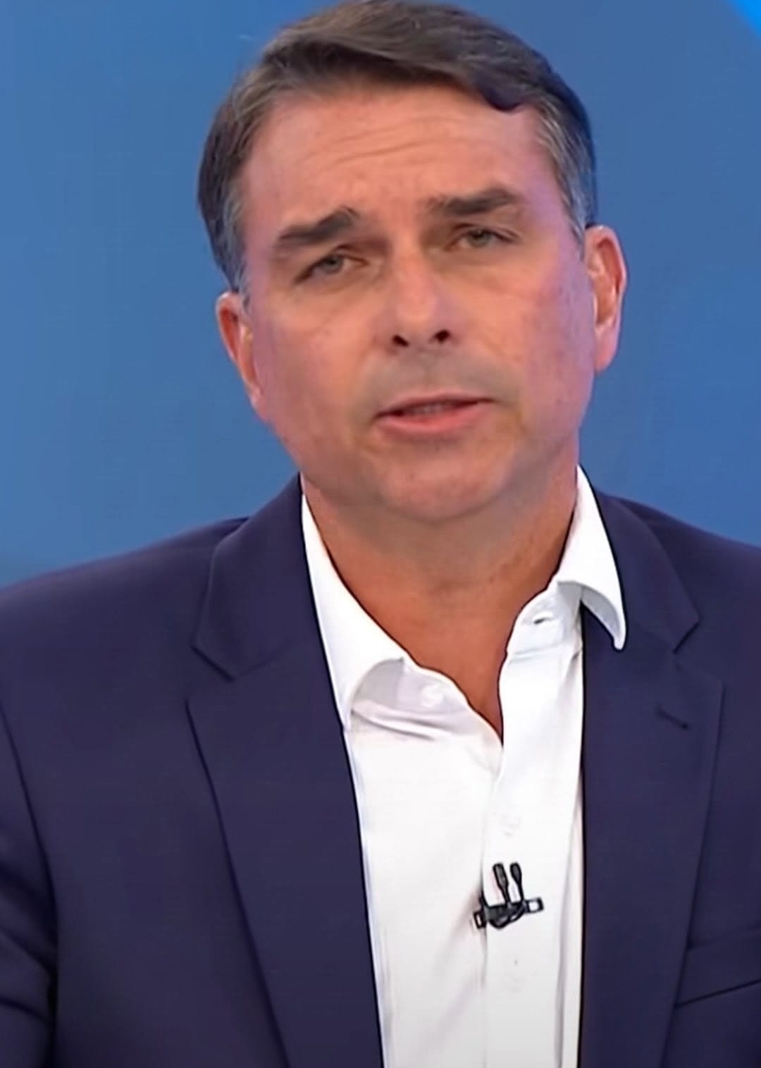 🇧🇷 ELEIÇÕES 2026: FLÁVIO BOLSONARO CRITICA GASTOS DO GOVERNO LULA, FALA SOBRE JUROS E ANUNCIA FUTURO MINISTRO DA SAÚDE