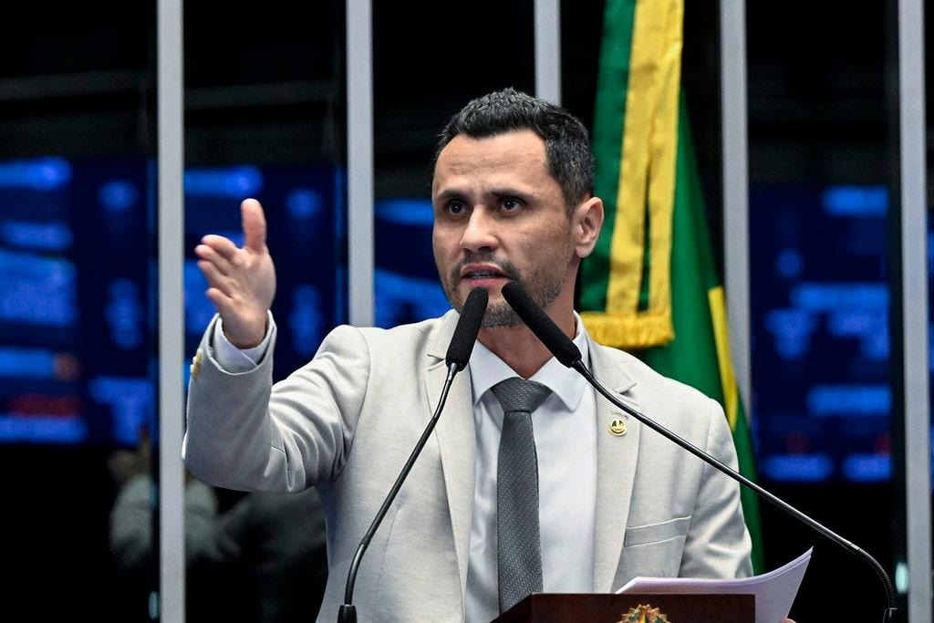 Cleitinho registra candidatura ao governo de Minas no TSE na véspera do prazo