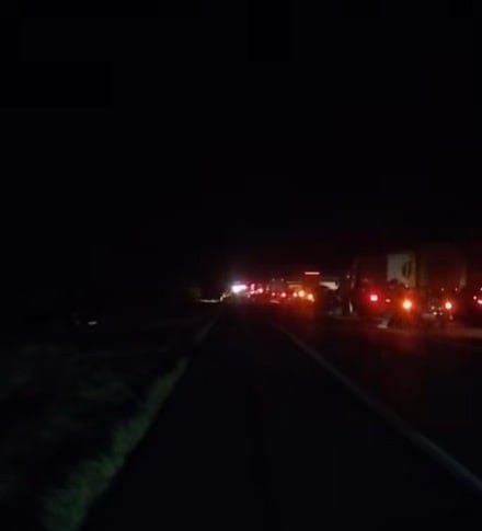 Colisão entre caminhão, carro e van deixa dois mortos e três feridos graves na Raposo Tavares em Paranapanema