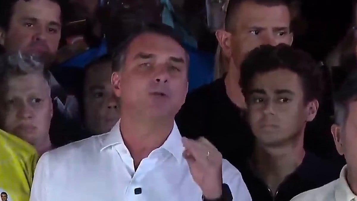 URGENTE: Flávio Bolsonaro diz que é impossível reconhecer o resultado e vai pedir a anulação da eleição