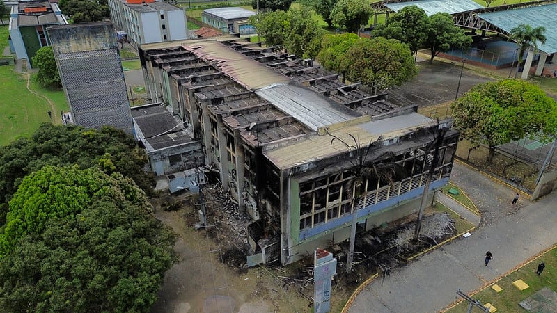Entre lágrimas e pesquisas perdidas, UFPE tenta retomar a normalidade após incêndio