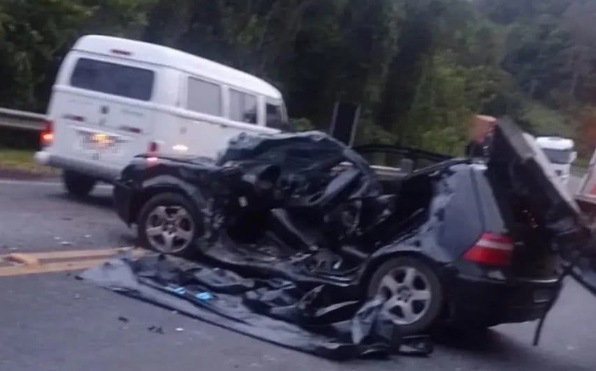 Homem morre em colisão entre automóvel e caminhão na BR 470, em Bento Gonçalves