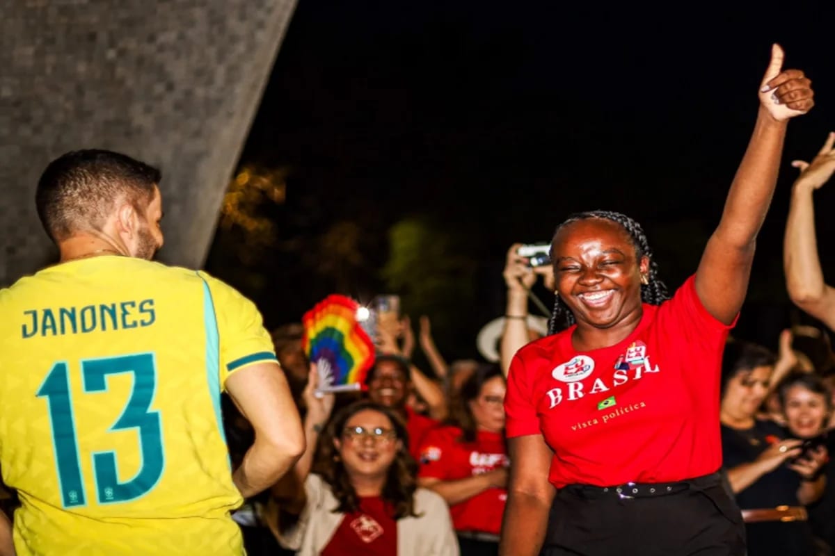 Ana Elisa na UFMG: "Não existe universidade pública com milícia no poder"
