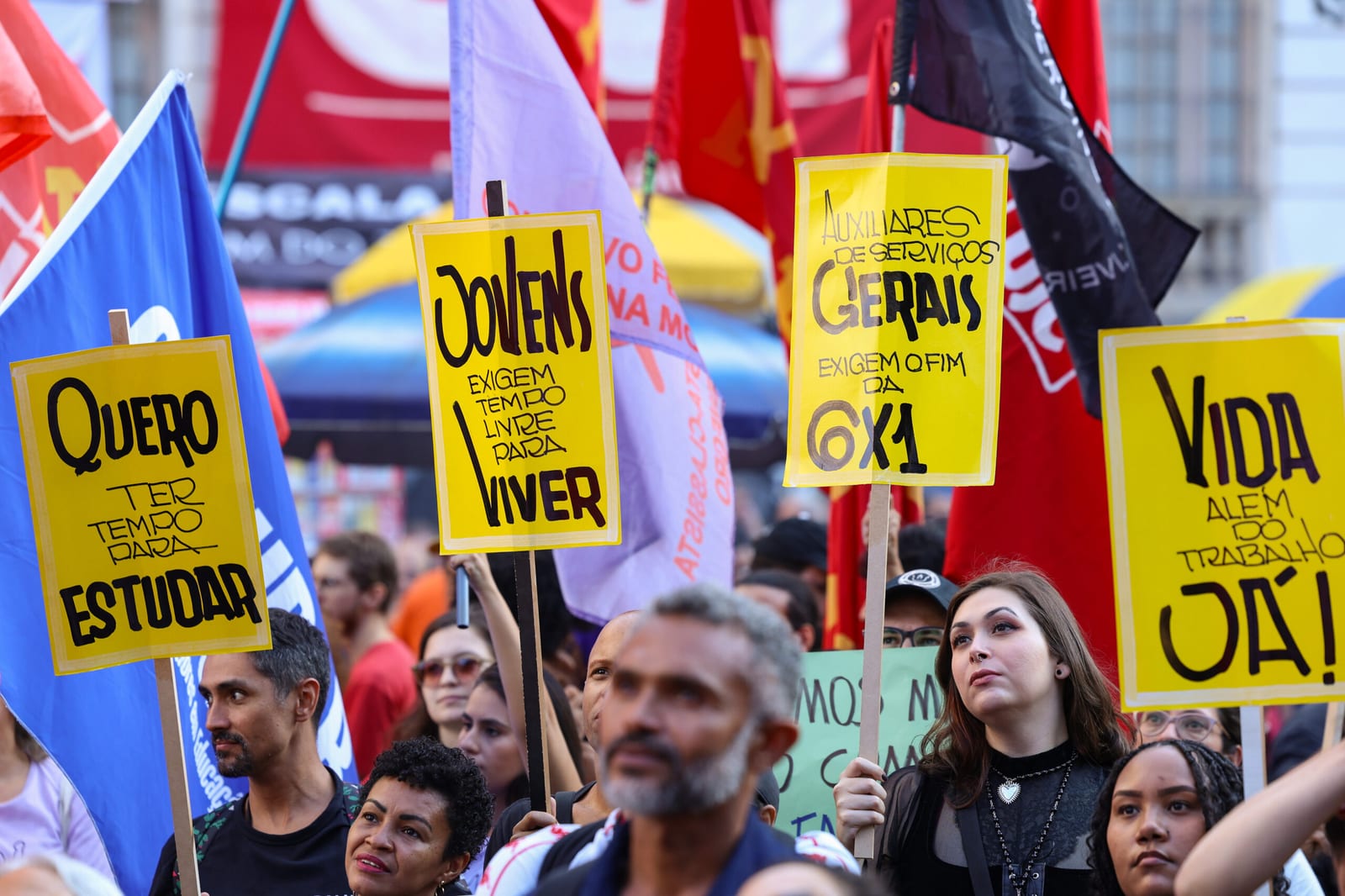 PEC 221/2019 cria conflito com limite constitucional de 8 horas diárias