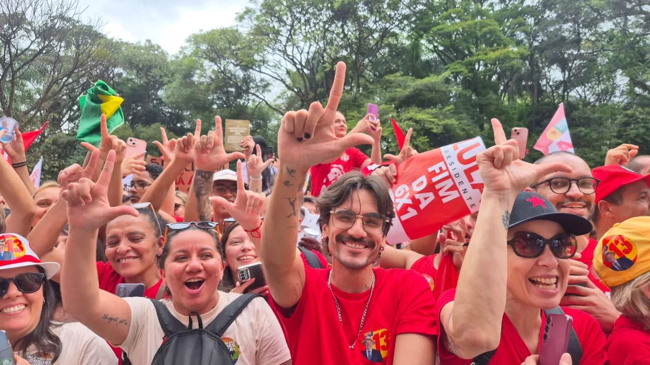 Em clima de vira-voto, manifestantes vão às ruas para conquistar indecisos em SP