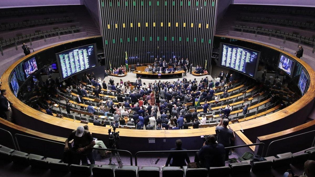 Goiás elege 17 deputados federais e redefine composição da bancada na Câmara