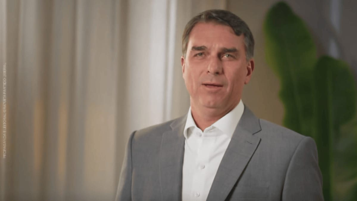 Flávio Bolsonaro dificilmente controlará direita dos EUA, diz especialista