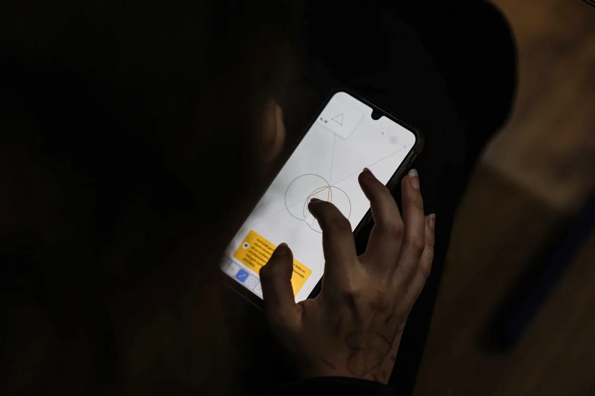 De vilão a aliado: como o celular pode auxiliar na aprendizagem de crianças e adolescentes?