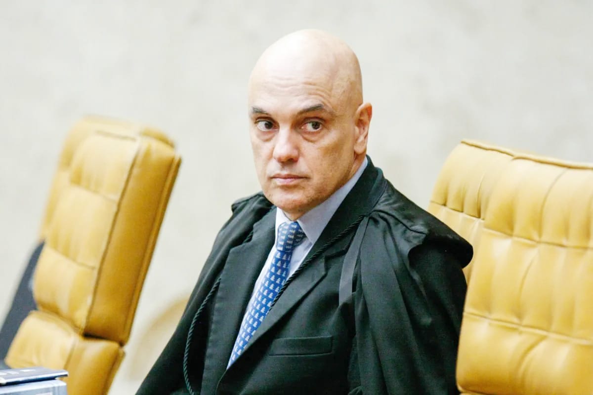 Polícia Federal identifica edições de Alexandre de Moraes em contrato entre escritório de esposa e Banco Master