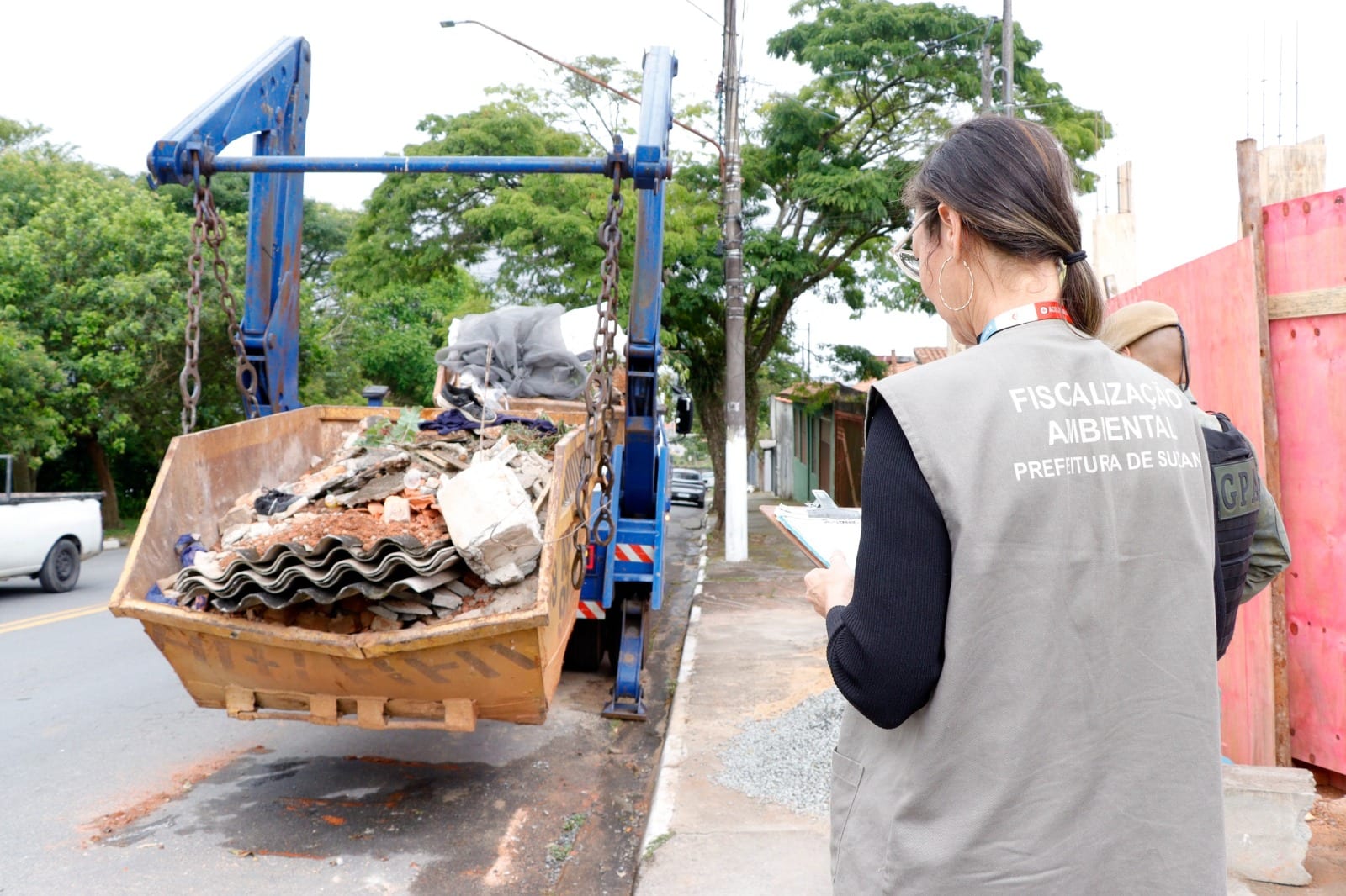 Suzano apreende duas caçambas irregulares e chega a 16 recolhimentos no ano