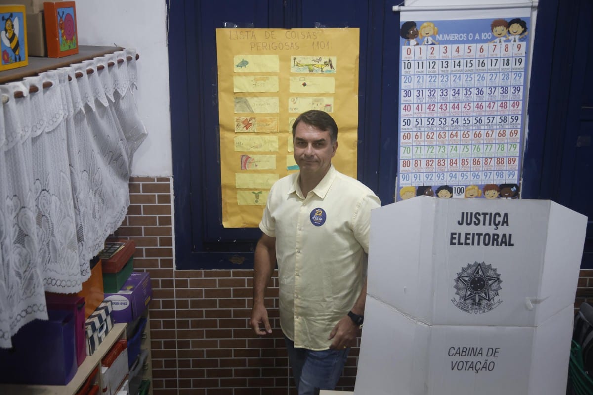 Flávio Bolsonaro ainda não se manifestou sobre vitória e reeleição de Lula
