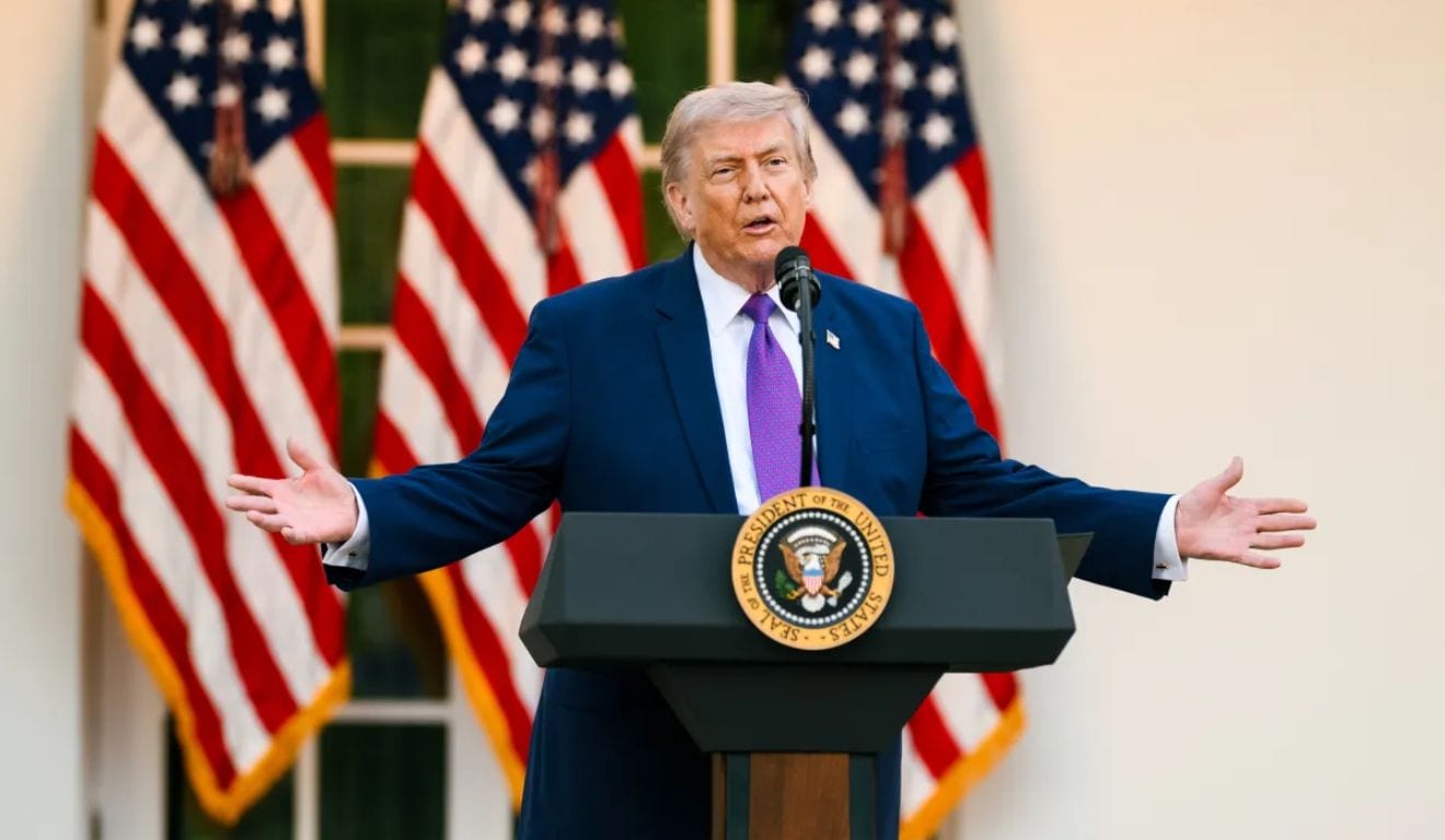 Trump diz que não vai se “envolver”, após carta de Flávio Bolsonaro