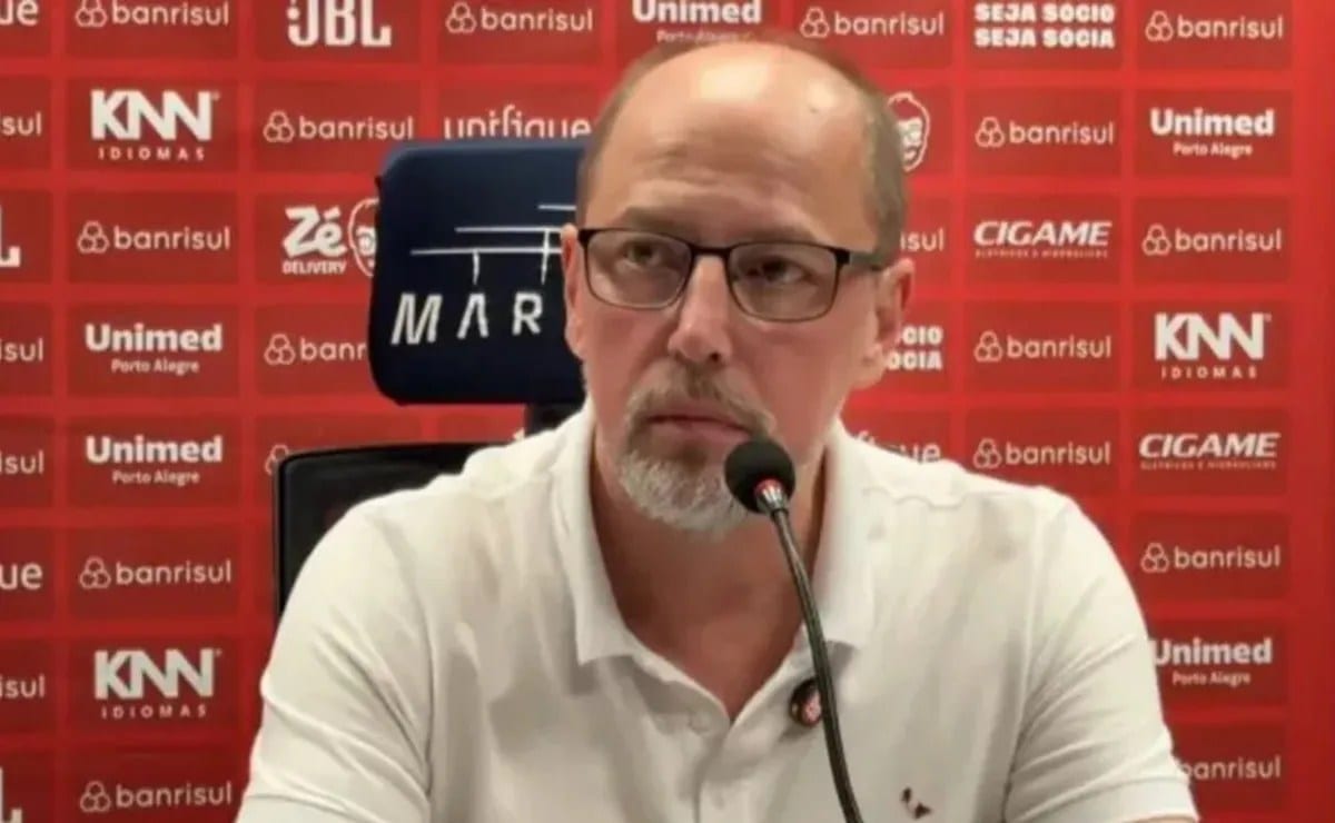 Presidente do Internacional critica arbitragem e aponta erros após derrota