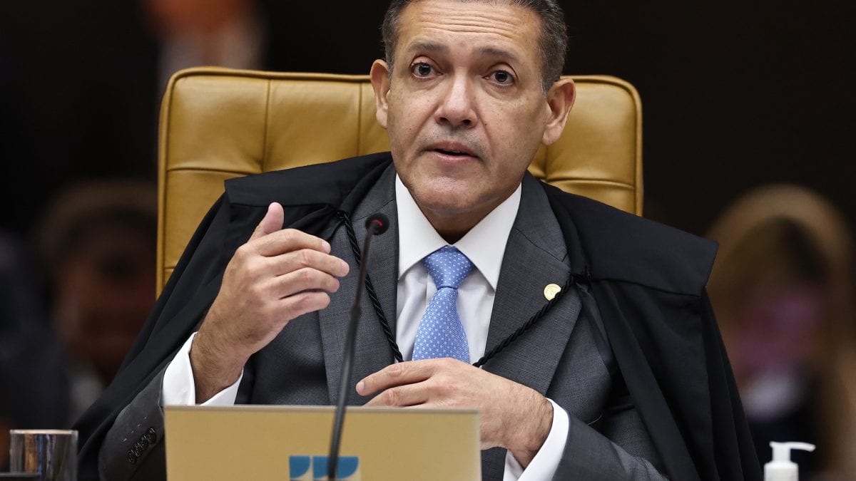 Nunes Marques dá 10 dias para PGR opinar sobre revisão criminal de Jair Bolsonaro