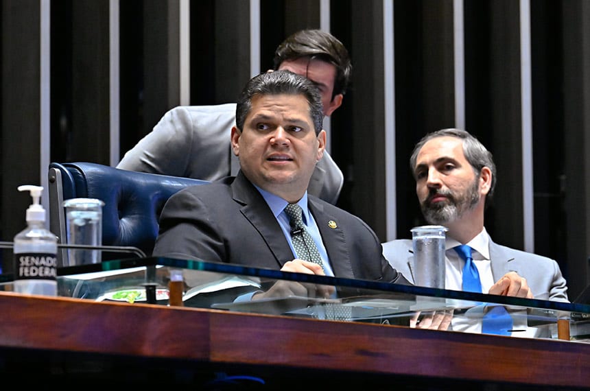 Senado promulga nesta sexta emendas sobre 6x1 e agentes de saúde