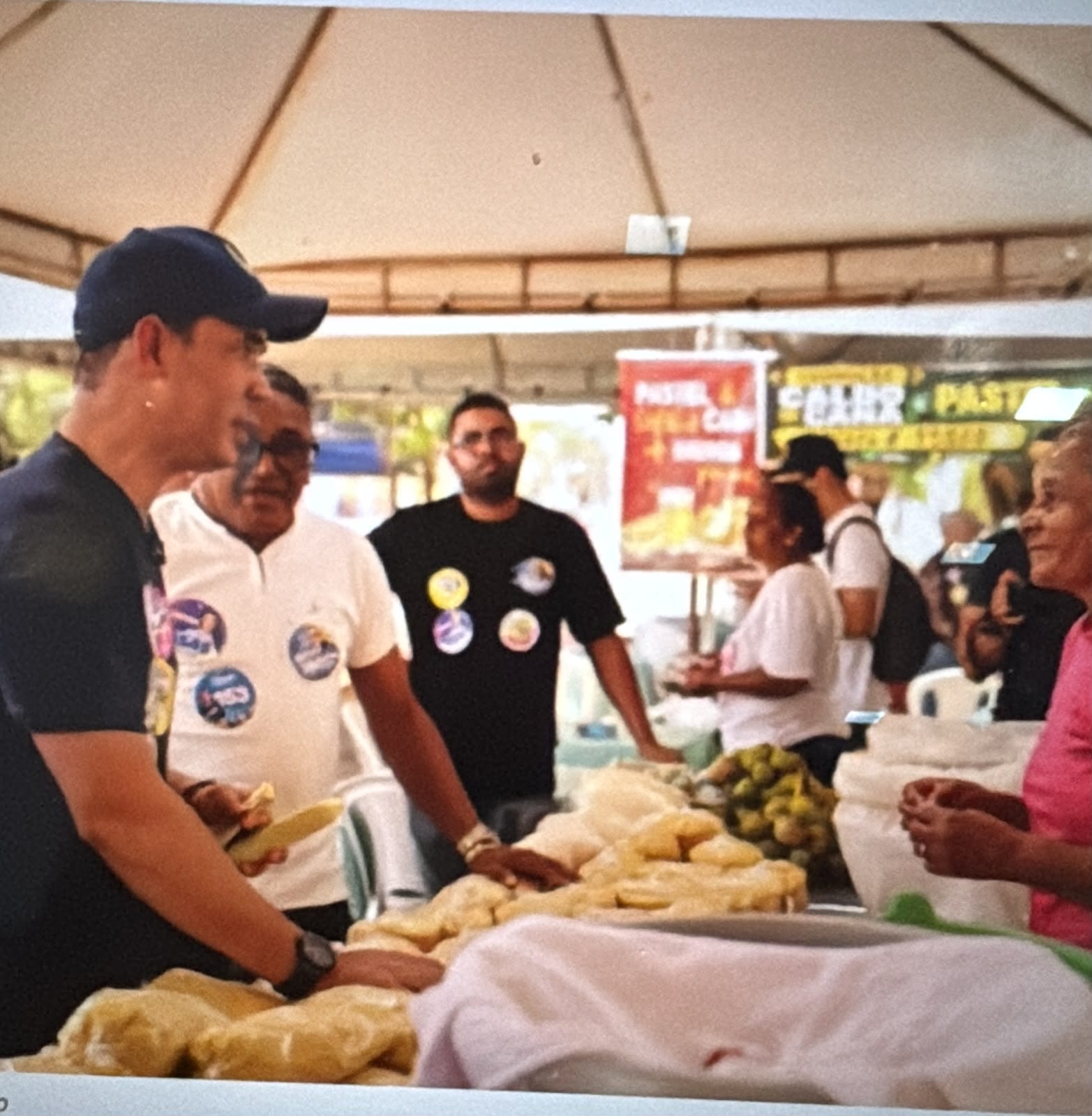 Vicentinho faz caminhada na JK com Cinthia Ribeiro e Mantoan