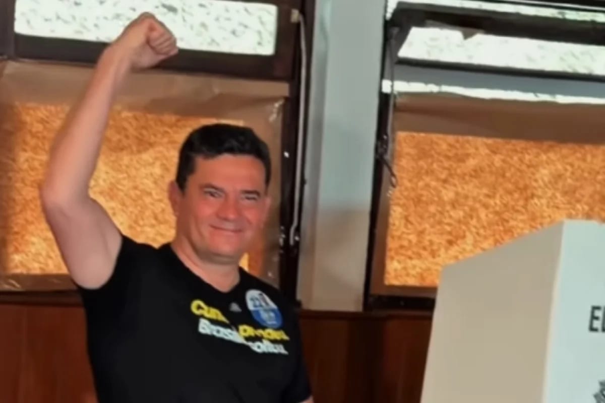 Moro vota no 2º turno e reforça apoio a Flávio: "Um aliado no Planalto"