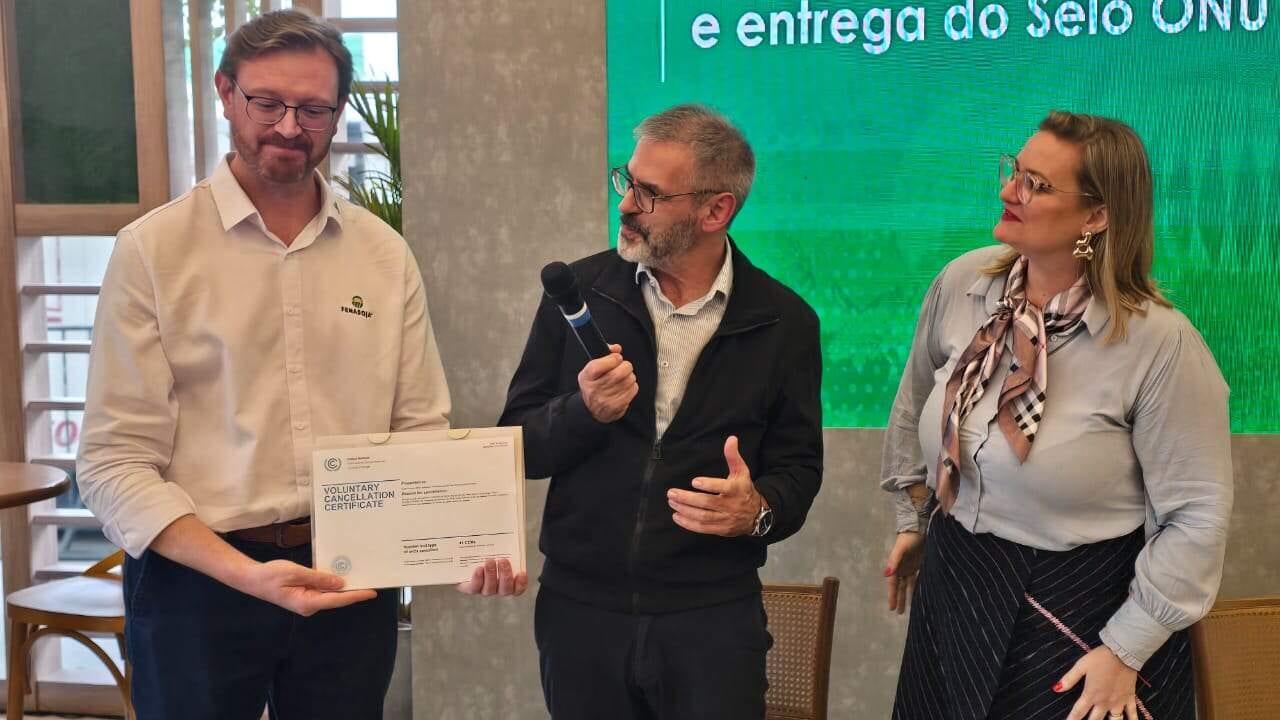 CRVR entrega certificado da ONU que reconhece neutralização de emissões da Fenasoja