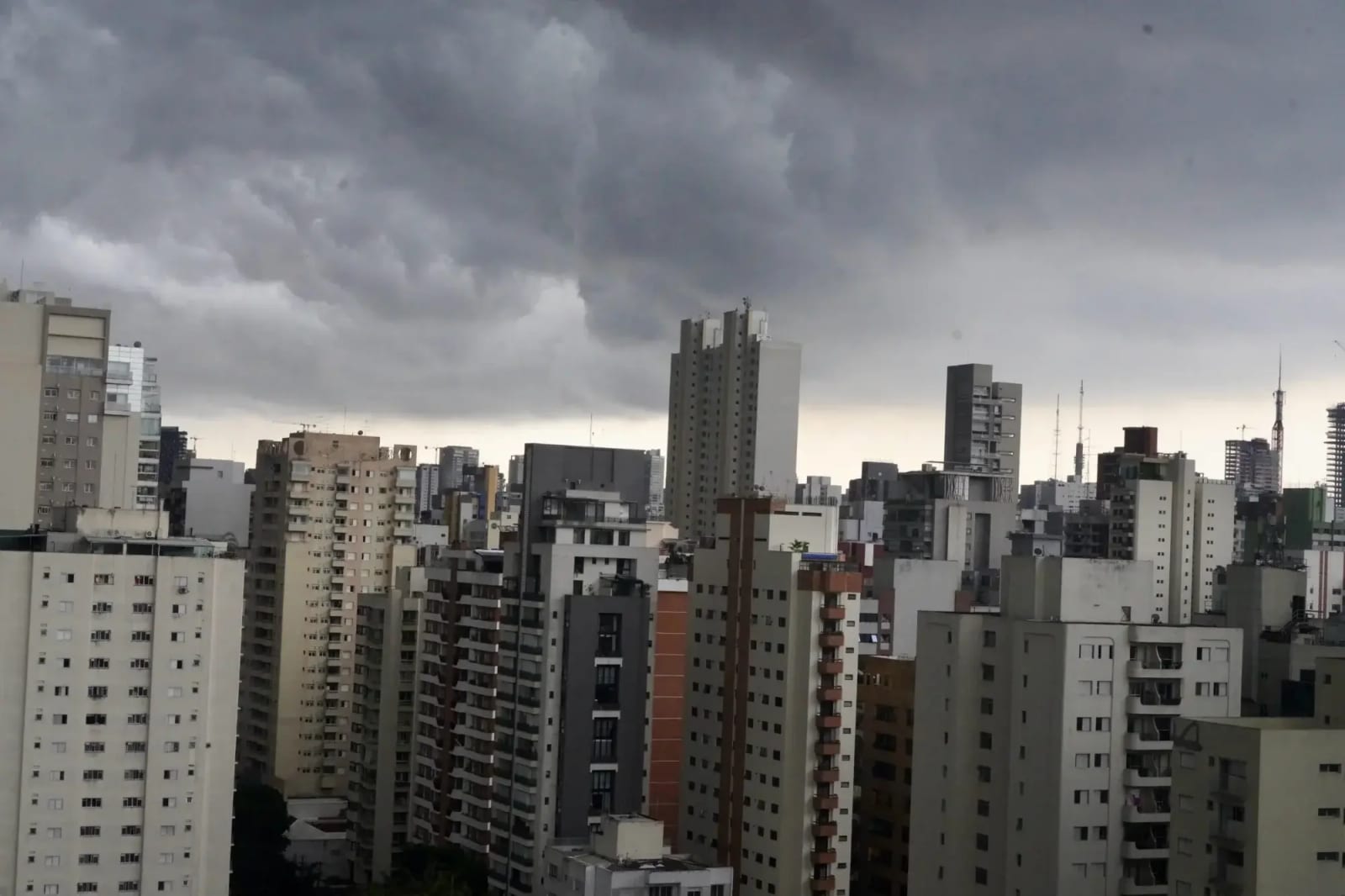 Defesa Civil emite alerta para temporais entre quarta (28) e quinta-feira (29)