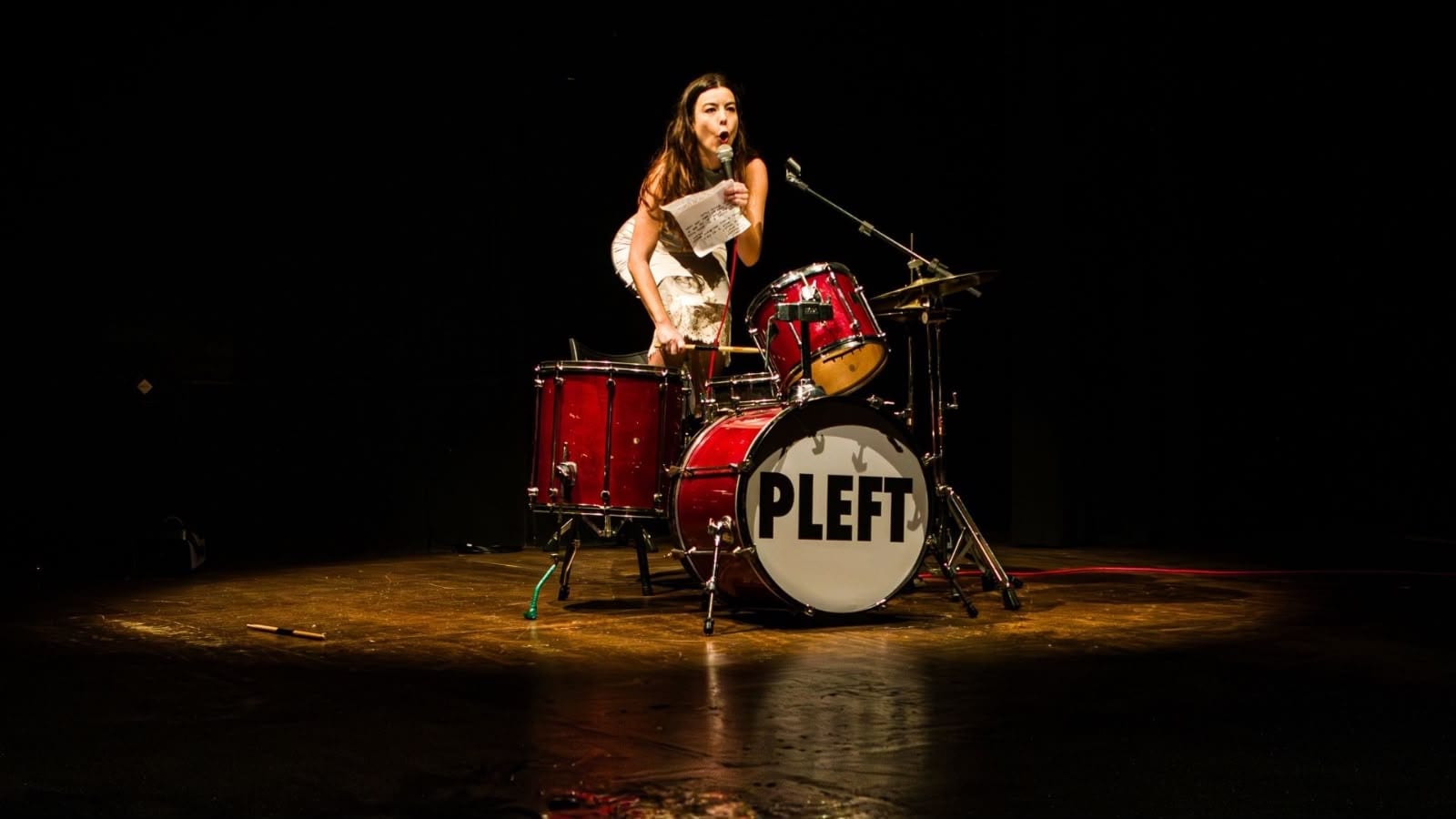 Novo solo de Letícia Souza estreia em Joinville neste final de semana