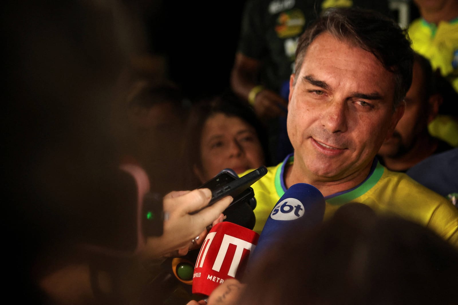 Flávio Bolsonaro deve ir ao debate da TV Globo na quinta (1º)
