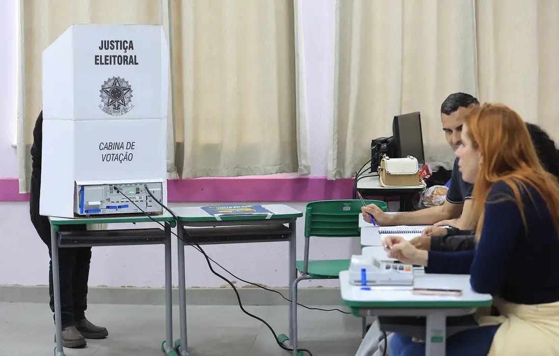 Oito partidos vão comandar 26 estados e o DF