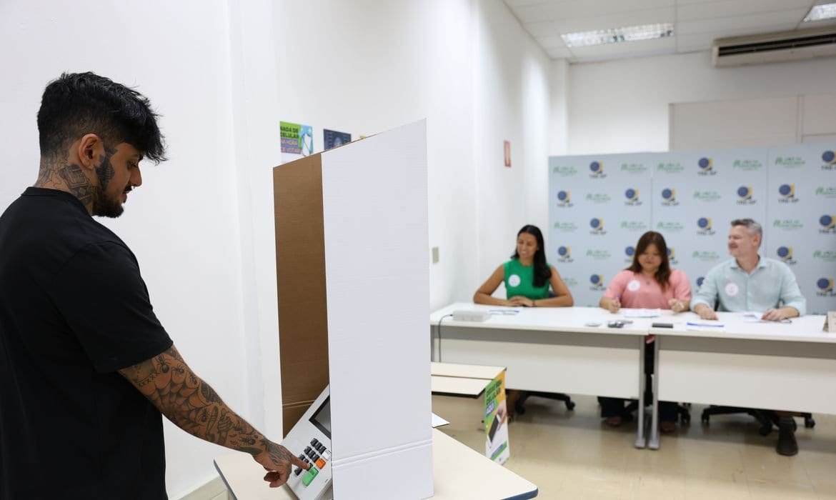 158.745.463 aptos votam neste domingo (4) no 1º turno das Eleições 2026