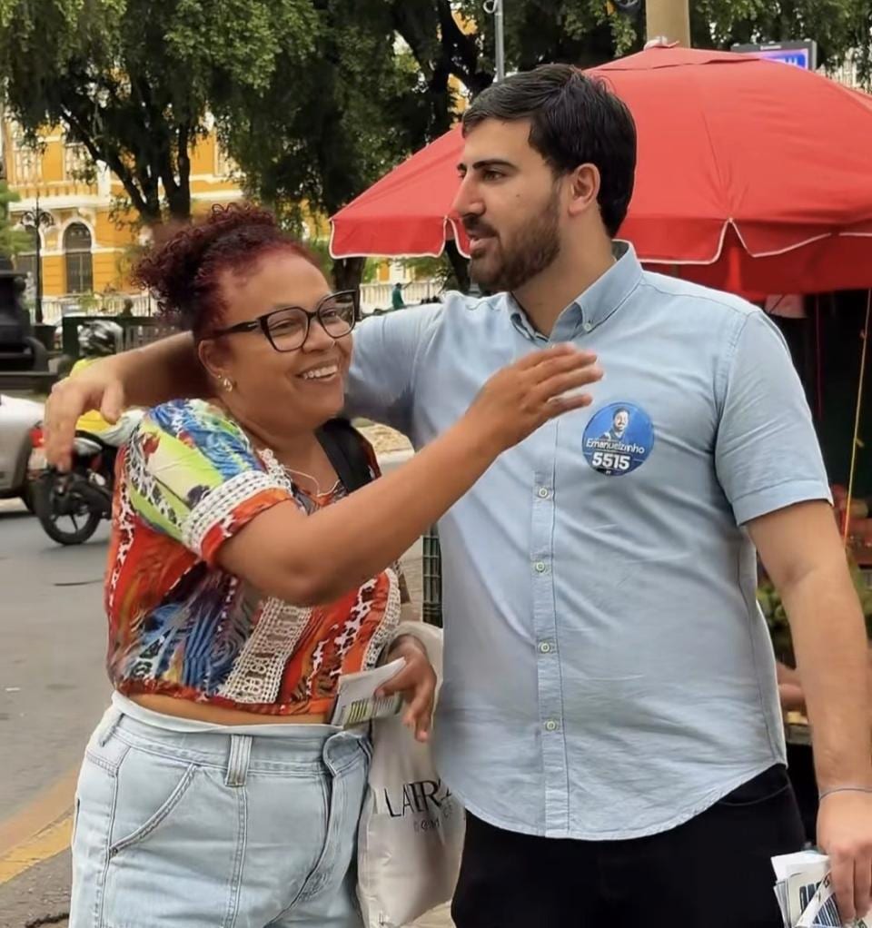 Emanuelzinho faz corpo a corpo no centro de Cuiabá a três dias da eleição