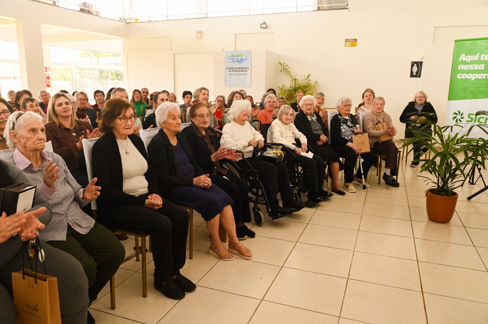 Roca Sales homenageia moradores com 95 anos ou mais em projeto que preserva histórias de vida