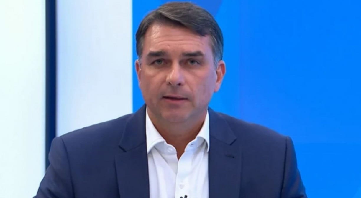 Argentina nega que Flávio Bolsonaro tenha desembarcado no país