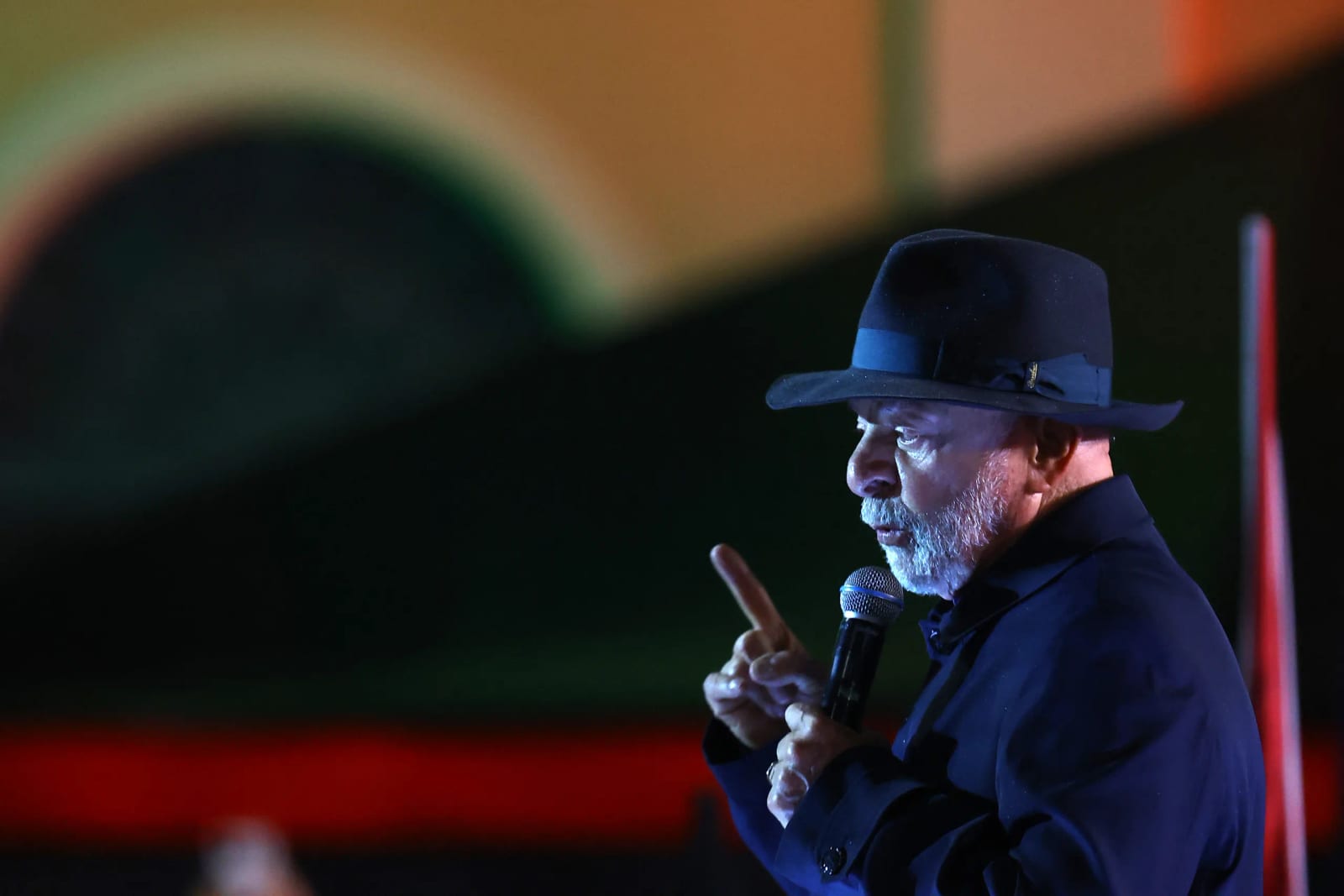 Lula vai ao Flow no horário do debate da Globo; cientista diz que pode conquistar indecisos