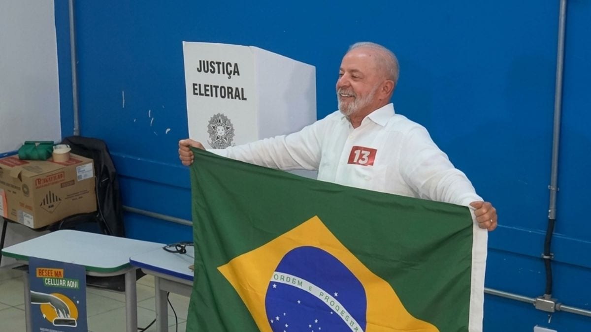 Lula chama adversário de mentiroso ao votar em São Bernardo