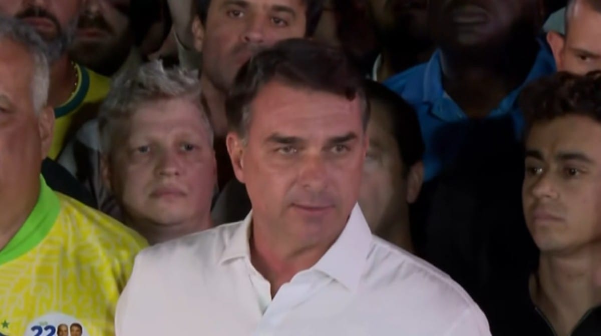 TSE contesta Flávio Bolsonaro e afirma ter filmagens de fiscais do PL na apuração