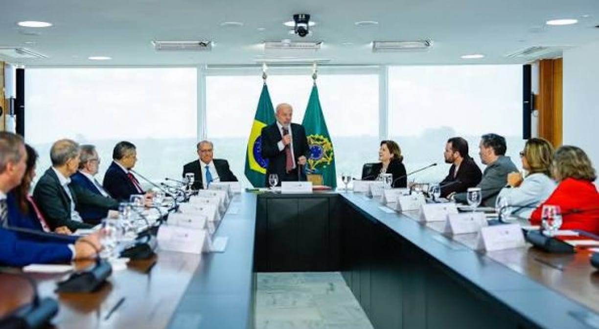 Lula sancionou medida que extingue imposto sobre remessas até US$50