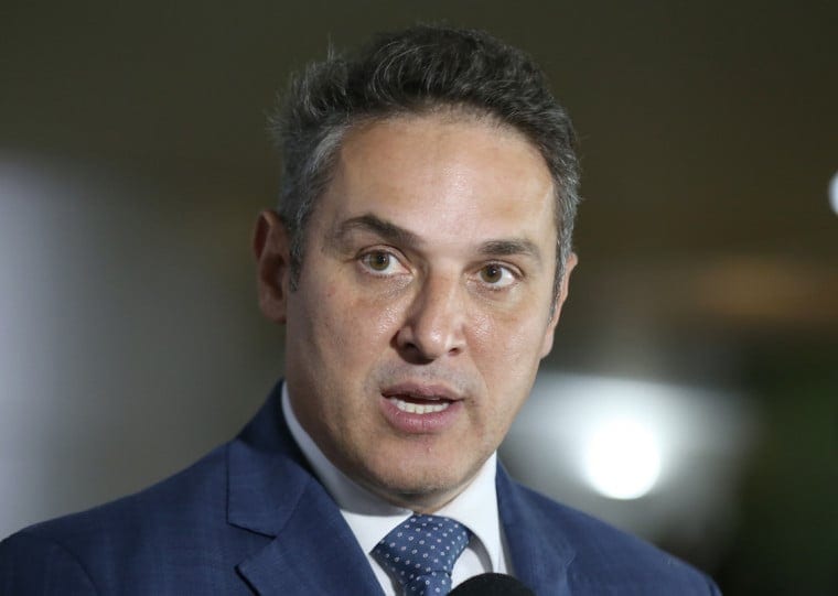 Zucco promete revogar regra que permite avanço com quatro reprovações