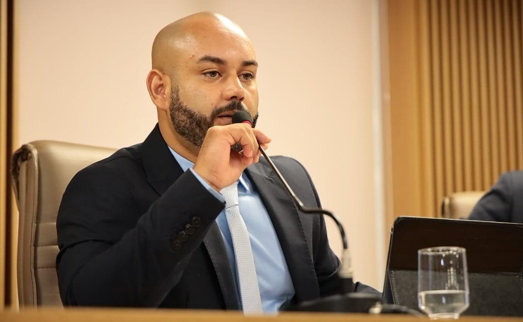 Lipe Gomes avalia apoiar Gustavo Mendanha ao Senado, mas mantém oposição a Leandro