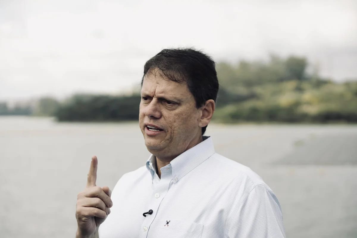 Tarcísio quer ver Lula e Flávio no debate presidencial