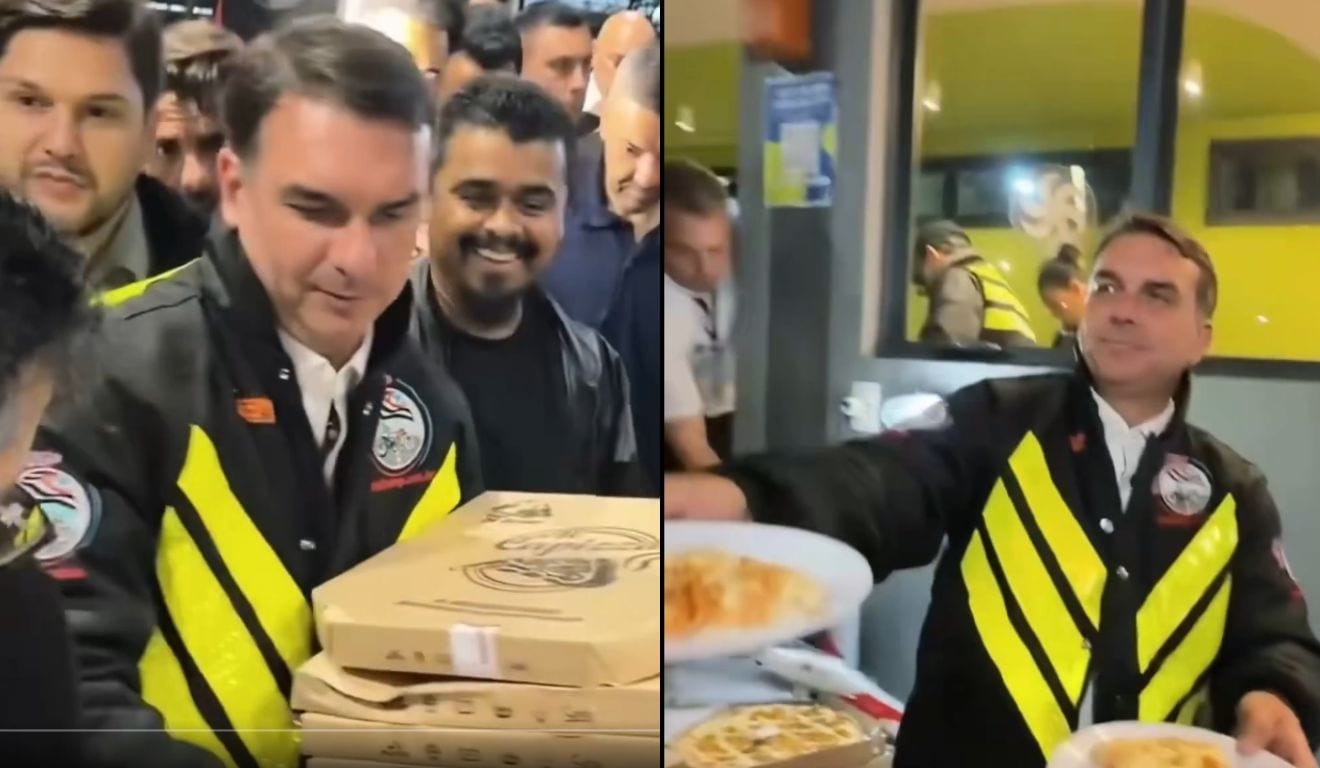 Flávio Bolsonaro distribui fatias de pizza a motoboys e ouve: “É o novo entregador do Brasil”