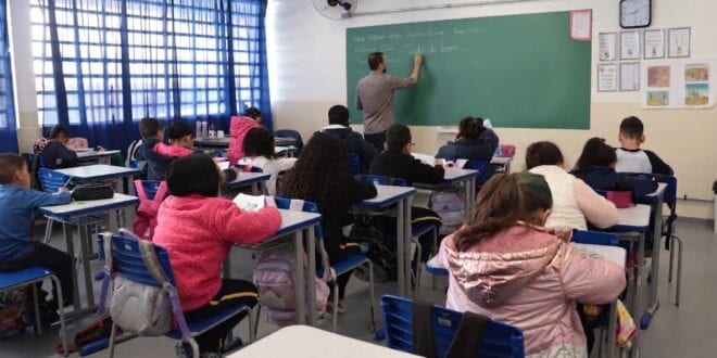 Prefeitura de Carapicuíba lança Prêmio Educador Exemplar 2026