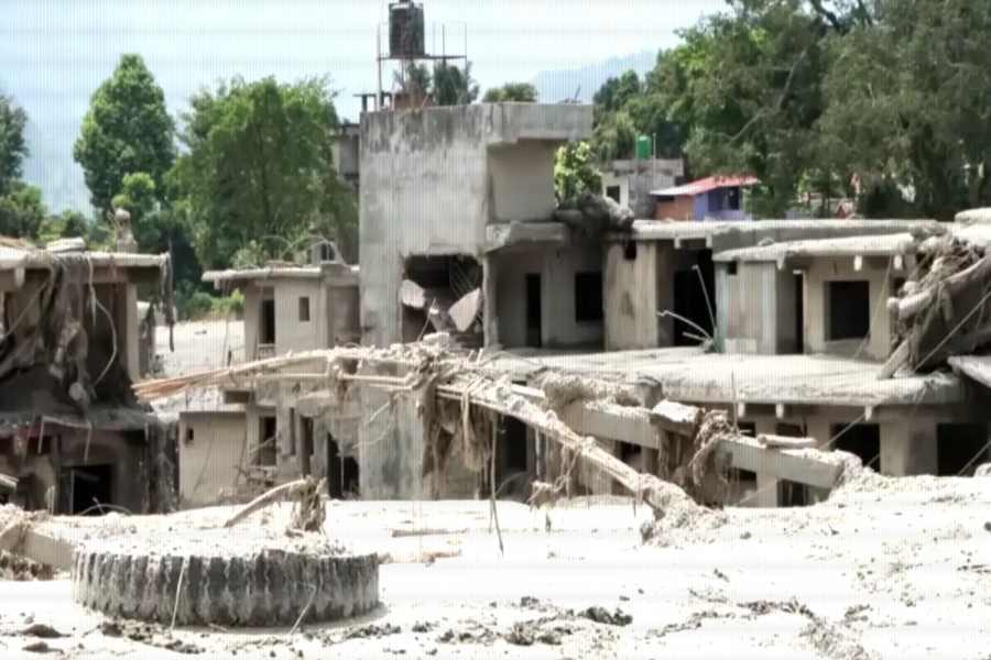 Sobe a mais de 800 o número de mortos por enchentes no Nepal e na China