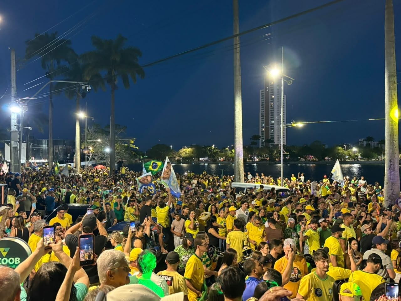 Alfredo Gaspar participa de ato pró-Flávio Bolsonaro em Campina Grande