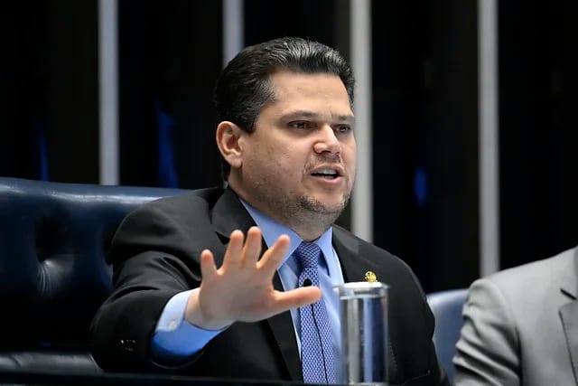 Em resposta a bolsonaristas, Alcolumbre diz que ‘pediram R$ 130 milhões para filme’, mas agora ‘culpado é só Moraes’