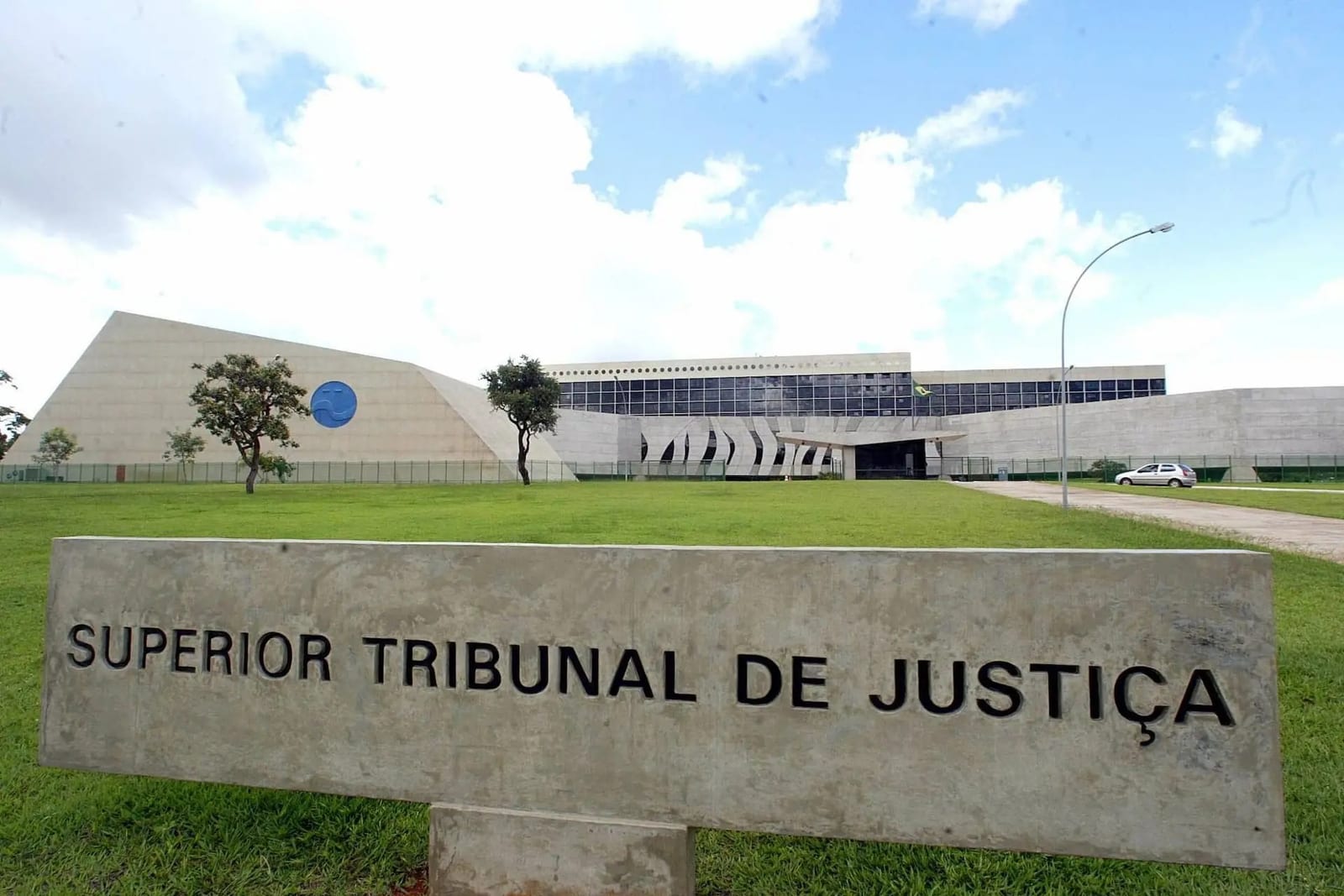 ICMS fora do PIS/Cofins? STJ nega exclusão para contribuintes sujeitos à alíquota por volume