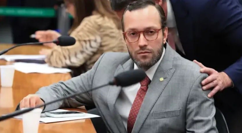 TRE-PR manda Meta tirar vídeo de Filipe Barros que pedia votos a Dallagnol