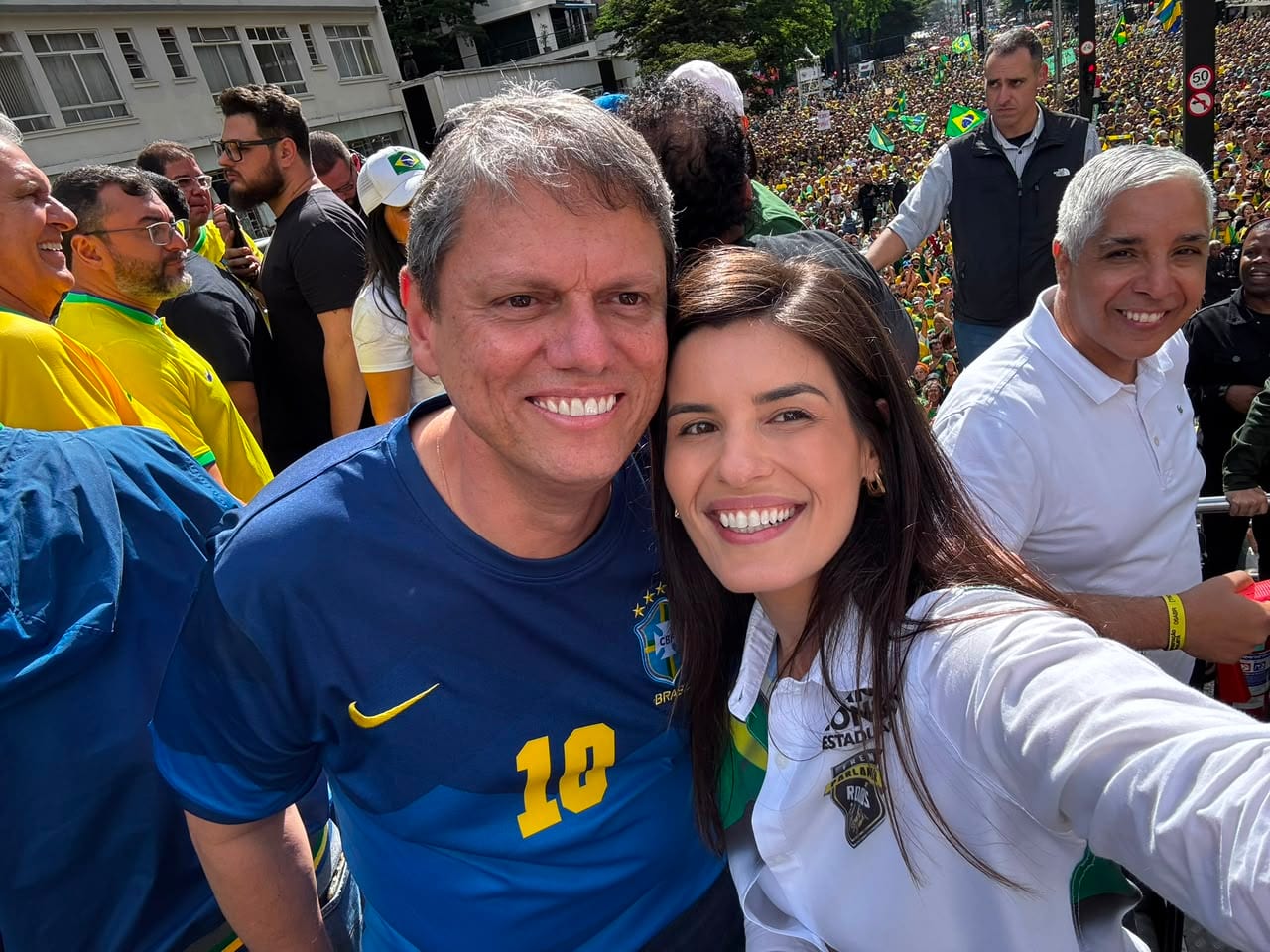 Tarcísio pede votos para Dani Alonso e elogia atuação na Alesp