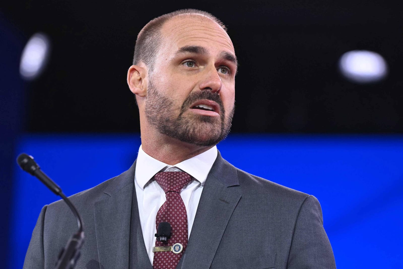 Eduardo Bolsonaro diz que não vai retornar ao Brasil para cumprir pena