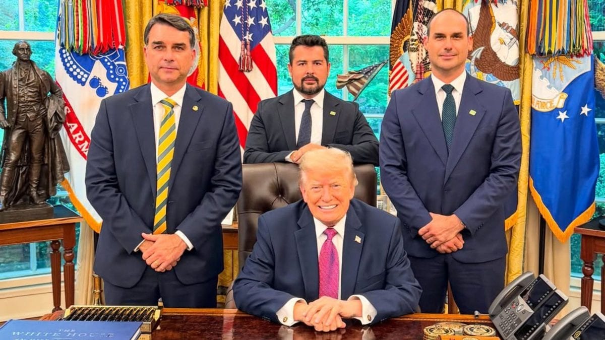Trump não reforça Flávio Bolsonaro como ‘presidente do Brasil’, mas vê injustiça cometida: ‘Ele e sua família’